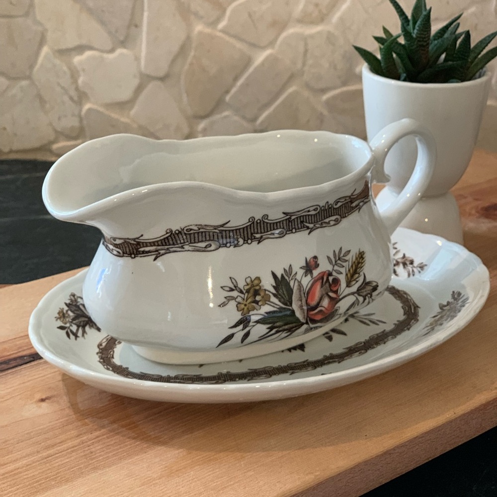 WOOD & SONS | Rosedale Brown Pattern | Gravy Boat and Underplate